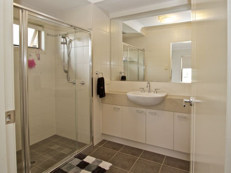 8 Arragan Court, Pacific Pines QLD 4211