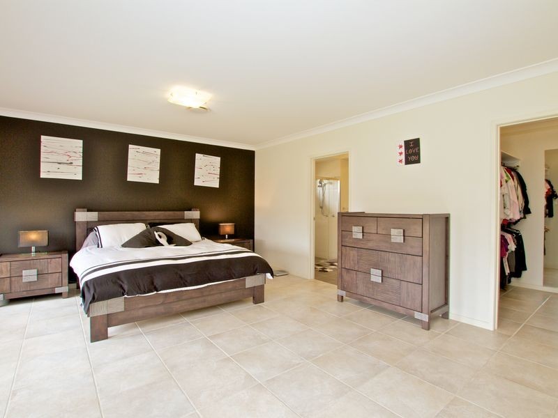 8 Arragan Court, Pacific Pines QLD 4211
