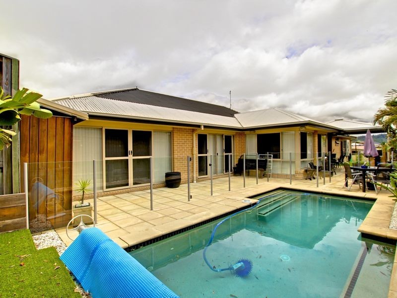 8 Arragan Court, Pacific Pines QLD 4211