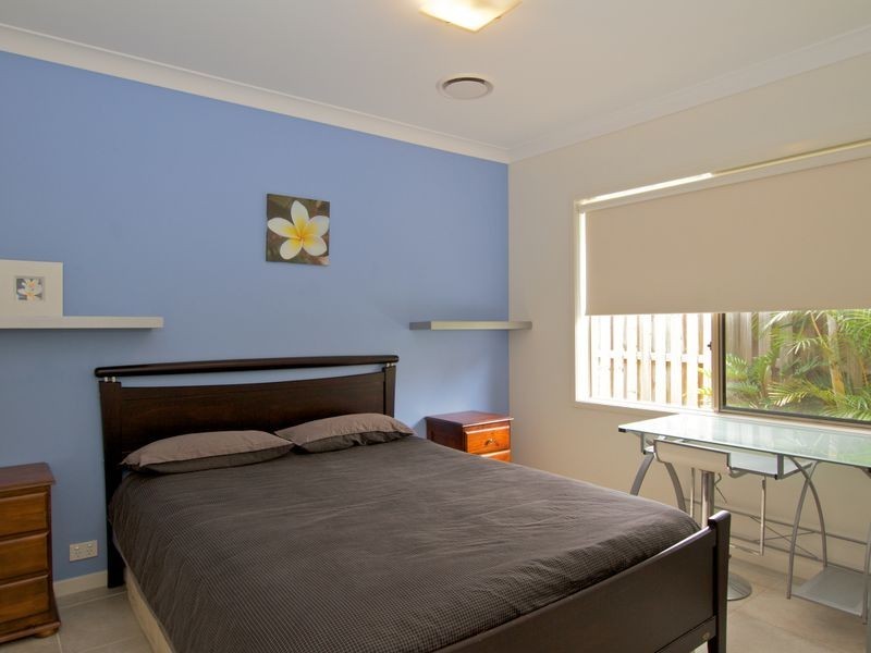 8 Arragan Court, Pacific Pines QLD 4211
