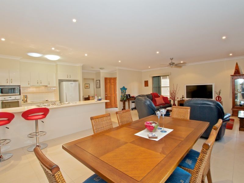 1 McKenzie Drive, Highland Park QLD 4211