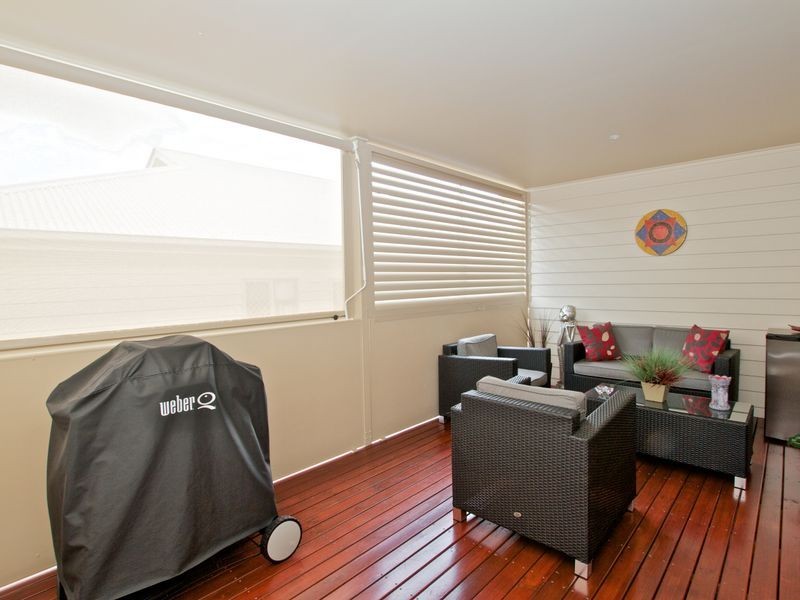 1 McKenzie Drive, Highland Park QLD 4211