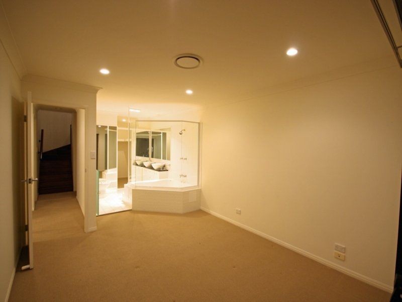 20/2 Ridgeline Way, Highland Park QLD 4211