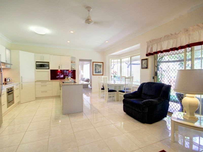 3 Hampshire Close, Highland Park QLD 4211