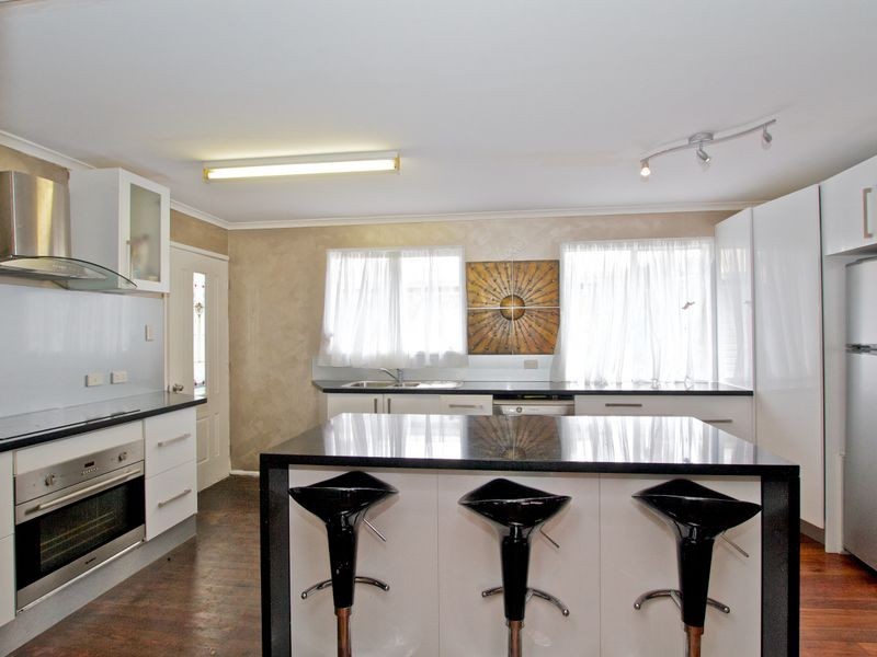 16 Mount Street, Nerang QLD 4211