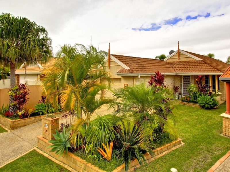 15 Oasis Crescent, Elanora QLD 4221