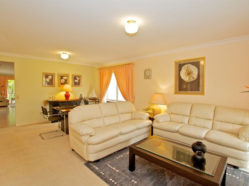 15 Oasis Crescent, Elanora QLD 4221