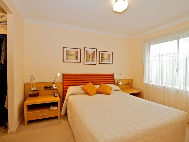 15 Oasis Crescent, Elanora QLD 4221