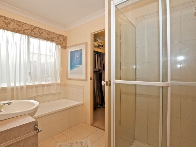 15 Oasis Crescent, Elanora QLD 4221