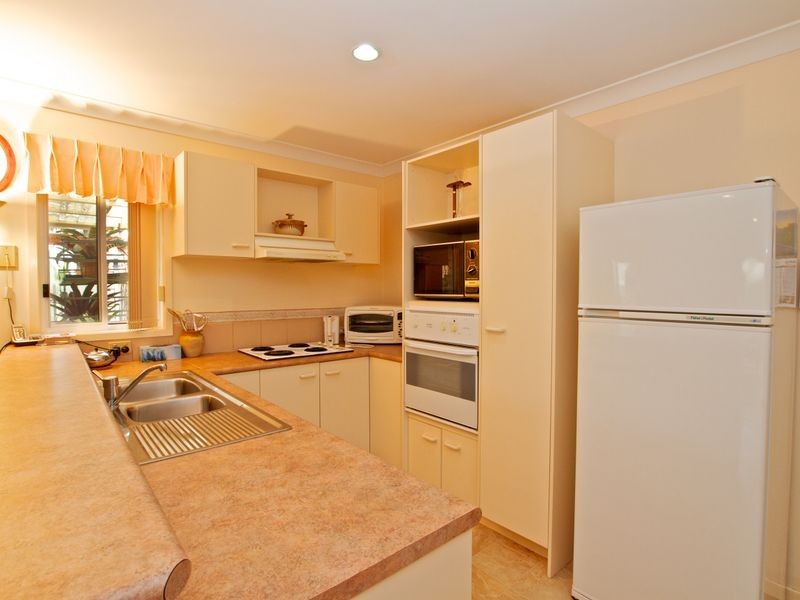 15 Oasis Crescent, Elanora QLD 4221