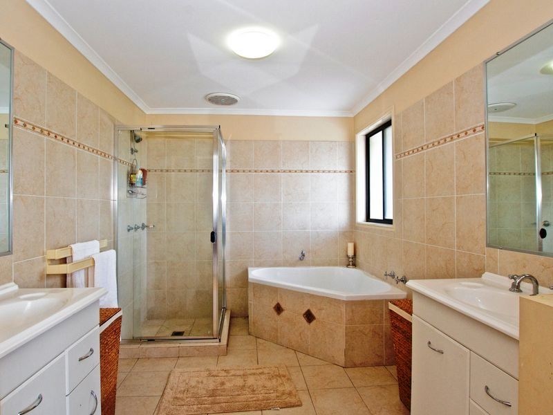 19 Ballah Crescent, Highland Park QLD 4211