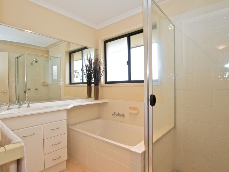 19 Ballah Crescent, Highland Park QLD 4211