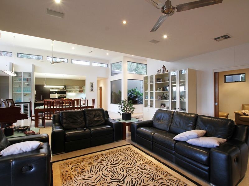 2 Lily Crescent, Nerang QLD 4211