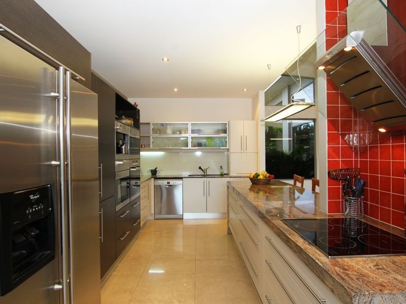 2 Lily Crescent, Nerang QLD 4211