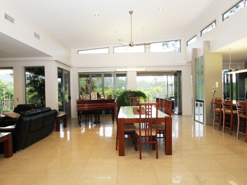 2 Lily Crescent, Nerang QLD 4211