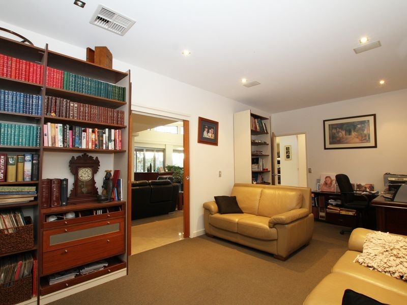 2 Lily Crescent, Nerang QLD 4211