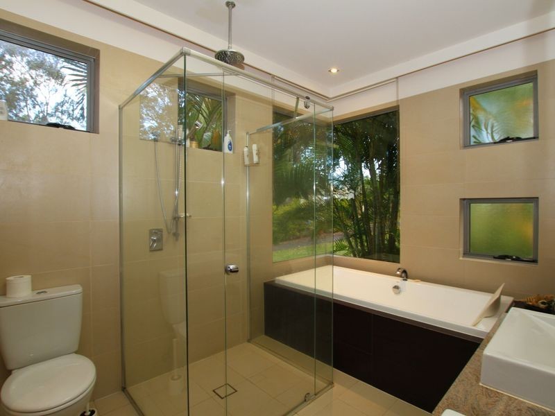 2 Lily Crescent, Nerang QLD 4211