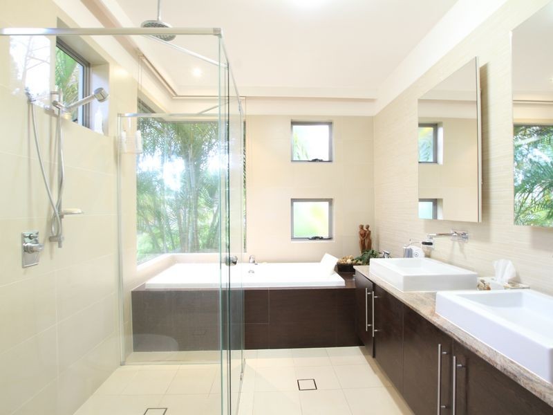 2 Lily Crescent, Nerang QLD 4211