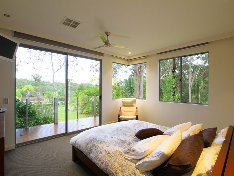 2 Lily Crescent, Nerang QLD 4211