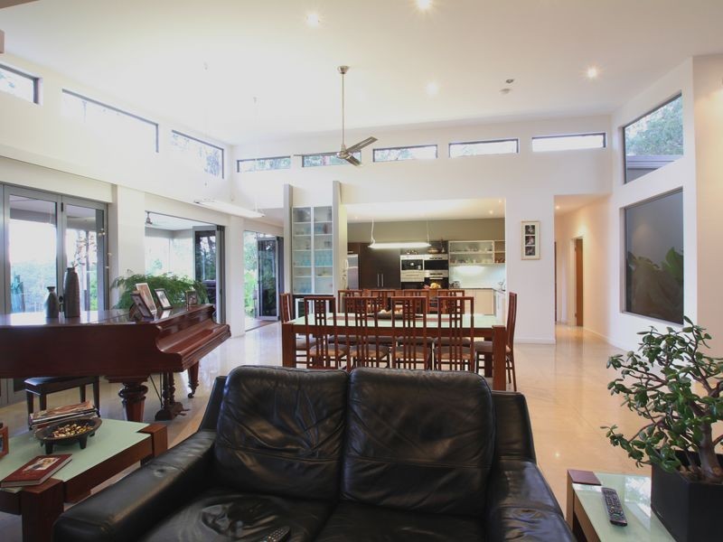 2 Lily Crescent, Nerang QLD 4211