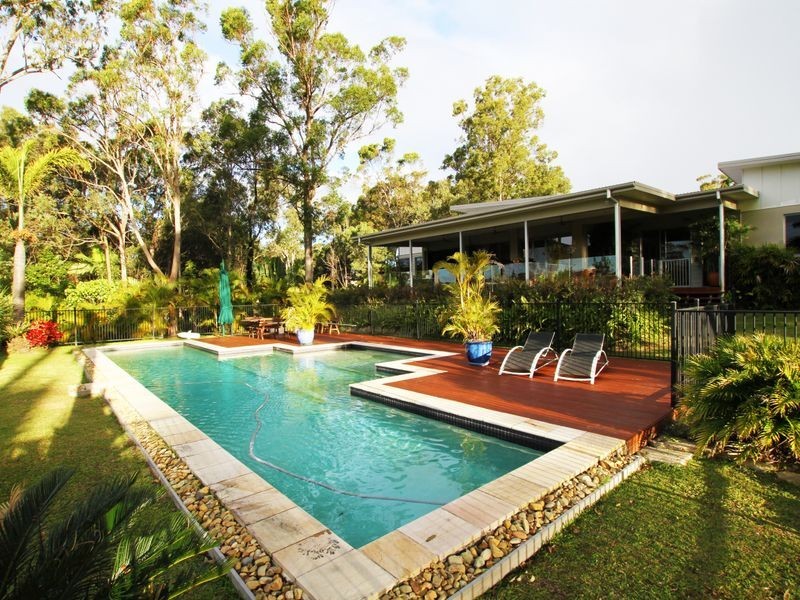 2 Lily Crescent, Nerang QLD 4211