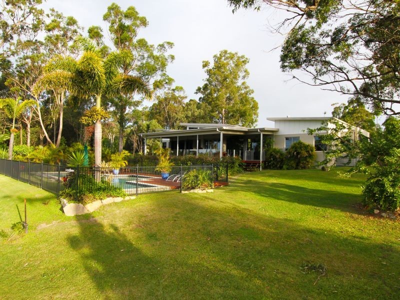 2 Lily Crescent, Nerang QLD 4211