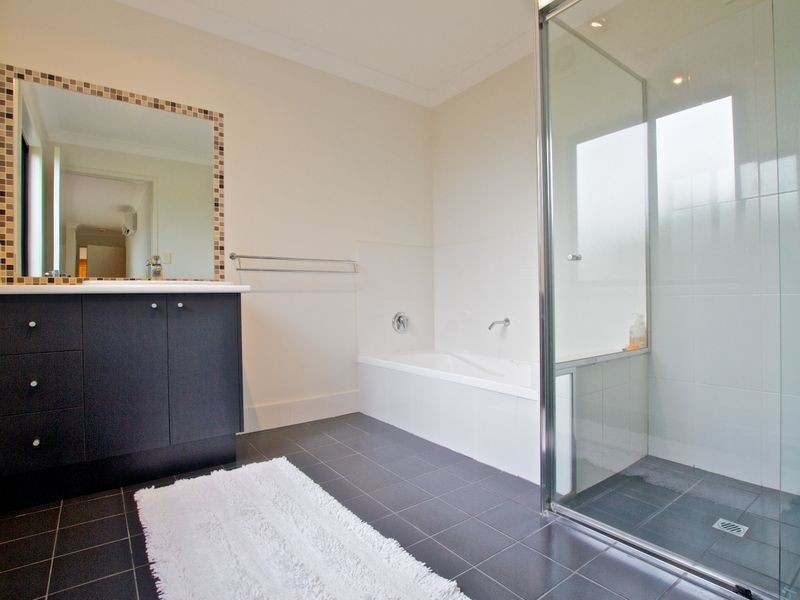 11 Tara Vista Boulevard, Highland Park QLD 4211