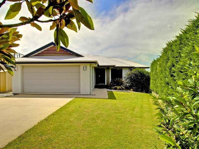 11 Tara Vista Boulevard, Highland Park QLD 4211