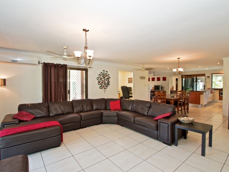 19 Lexington Drive, Worongary QLD 4213