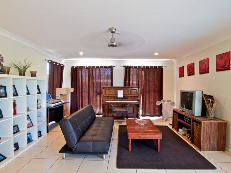 19 Lexington Drive, Worongary QLD 4213