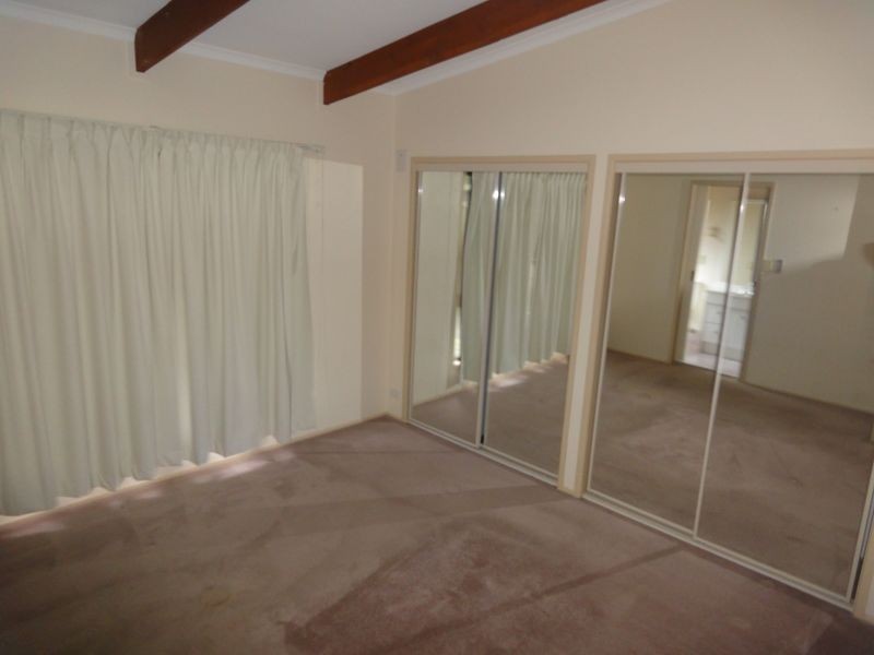 9 Trafalgar Street, Highland Park QLD 4211