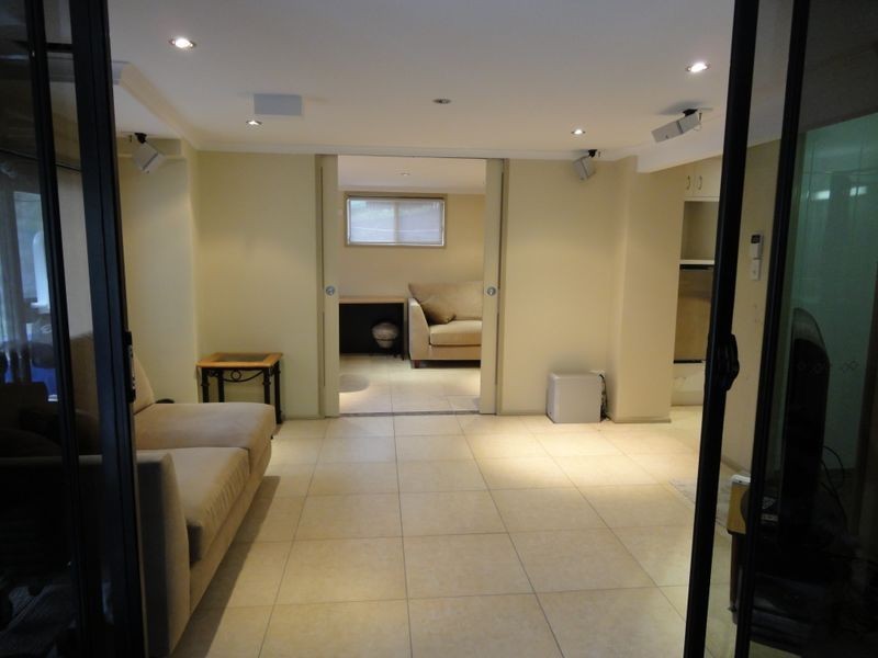 9 Trafalgar Street, Highland Park QLD 4211