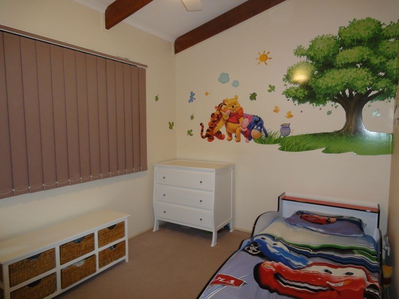 9 Trafalgar Street, Highland Park QLD 4211