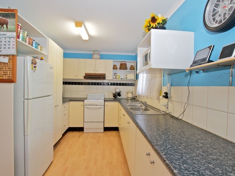12 Tasman Avenue, Molendinar QLD 4214