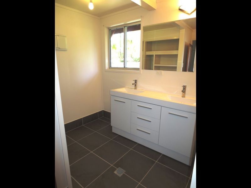 90 North Road, Lower Beechmont QLD 4211