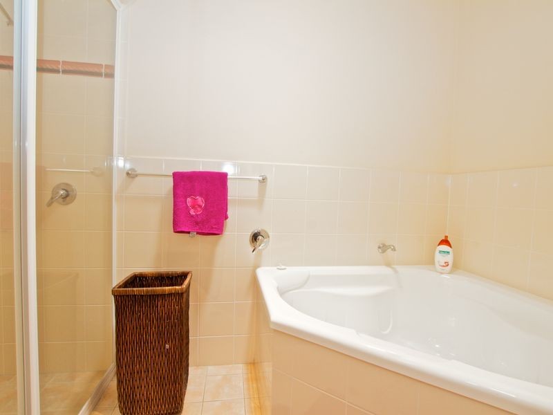 2/38 Riverwood Drive, Ashmore QLD 4214