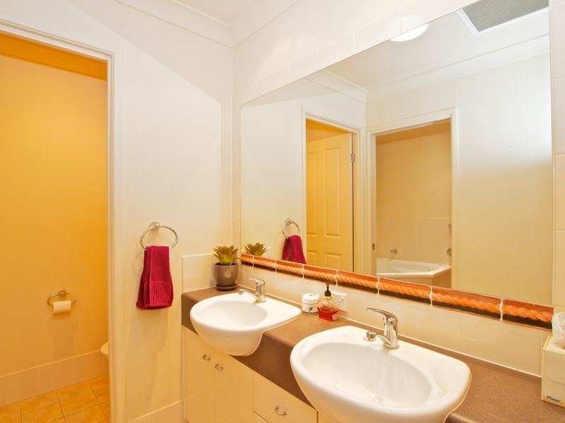 2/38 Riverwood Drive, Ashmore QLD 4214