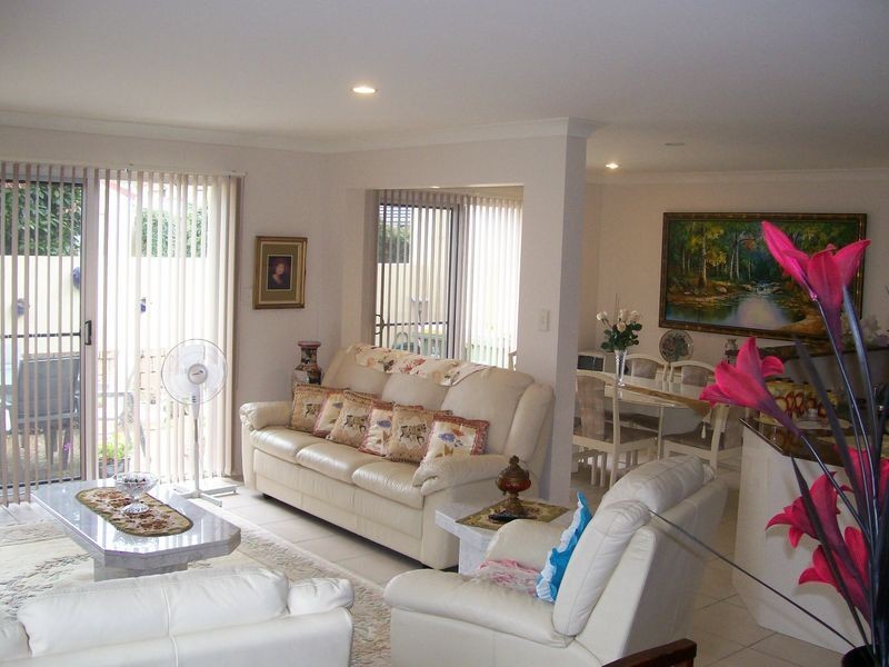 10/11 Eden Court, Nerang QLD 4211