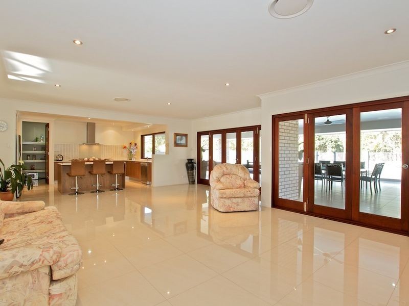 42 Mountain View Crest, Mount Nathan QLD 4211