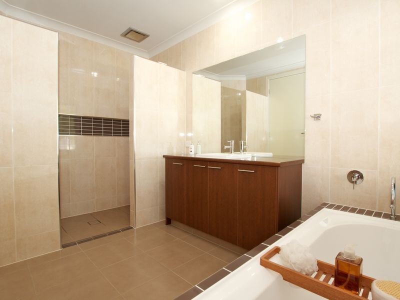 42 Mountain View Crest, Mount Nathan QLD 4211