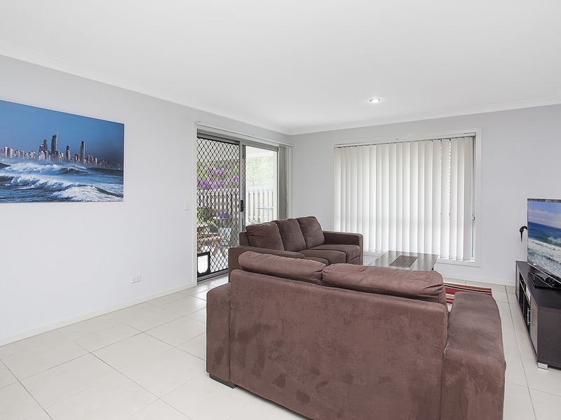 2/3 Riverwood Drive, Ashmore QLD 4214