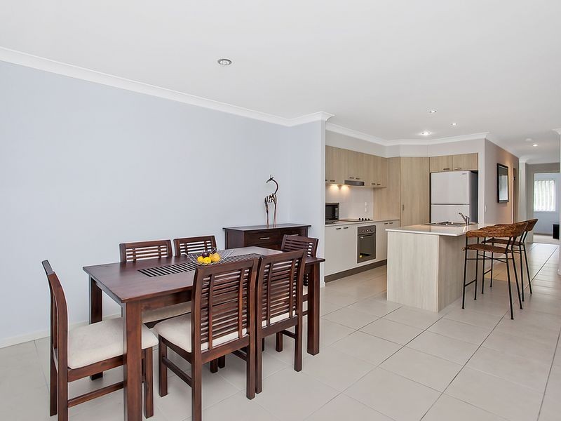 2/3 Riverwood Drive, Ashmore QLD 4214