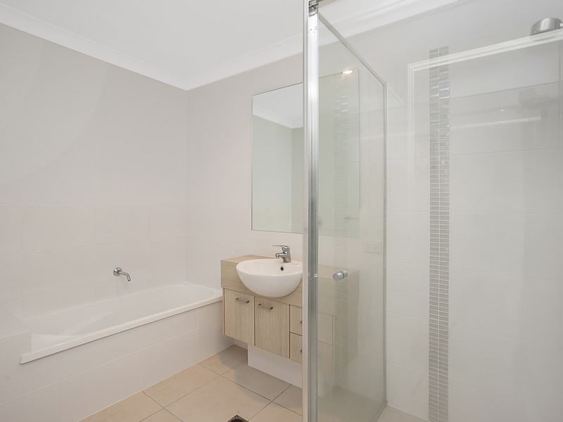 2/3 Riverwood Drive, Ashmore QLD 4214