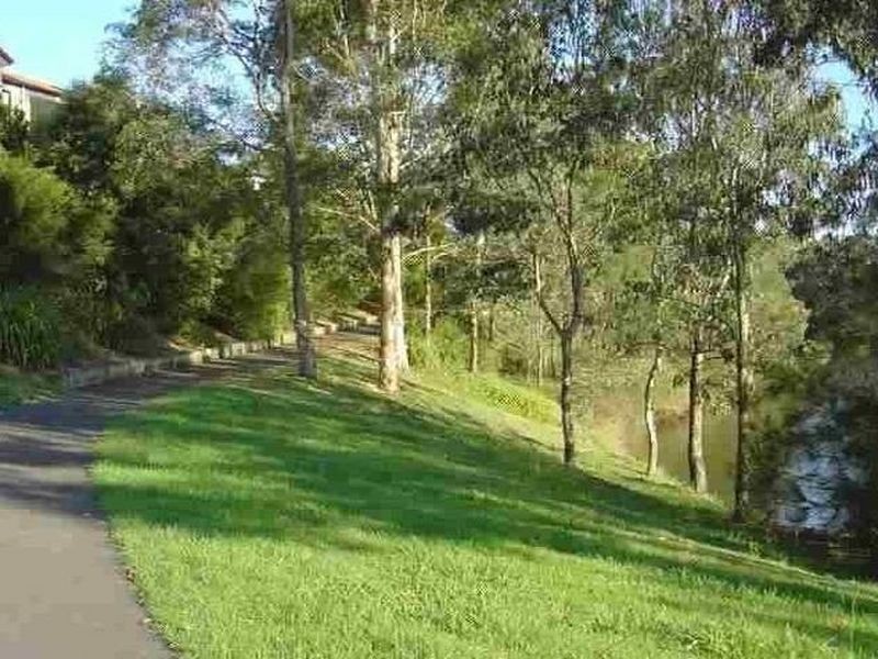 2/3 Riverwood Drive, Ashmore QLD 4214