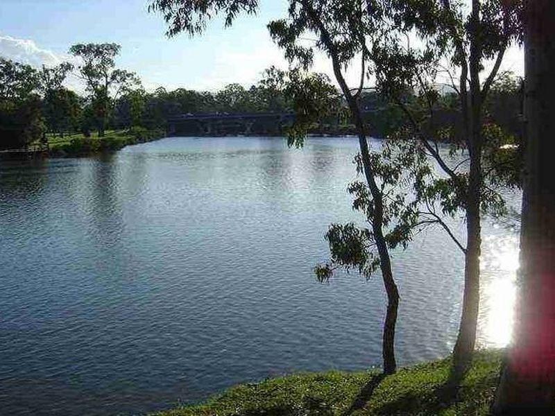 2/3 Riverwood Drive, Ashmore QLD 4214