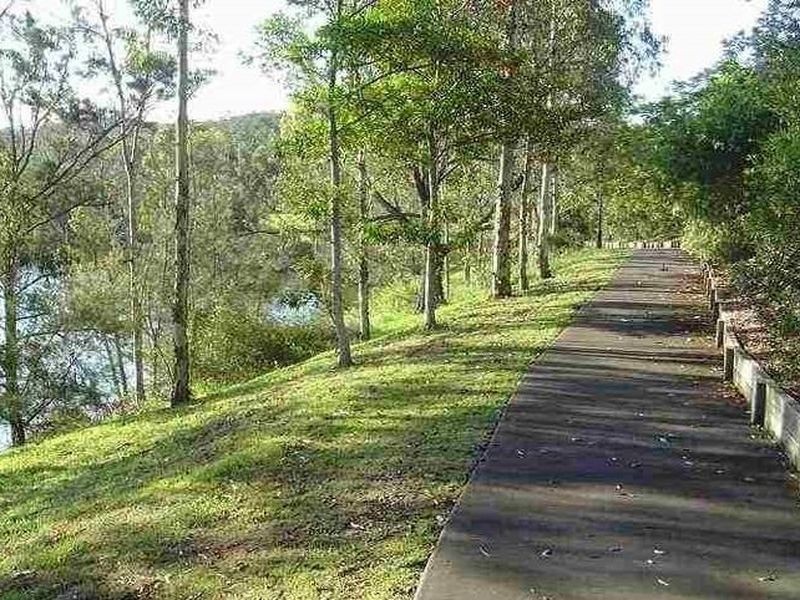 2/3 Riverwood Drive, Ashmore QLD 4214