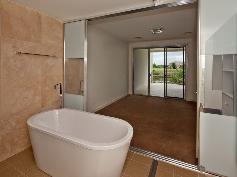 3/5019 Emerald Islands Drive, Carrara QLD 4211