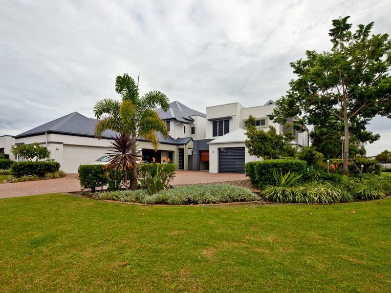 3/5019 Emerald Islands Drive, Carrara QLD 4211