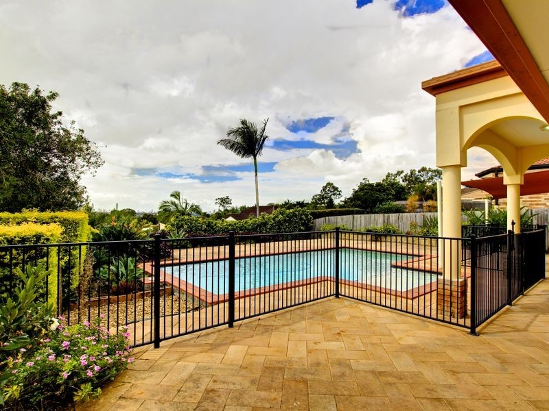 16 Quigan Terrace, Highland Park QLD 4211