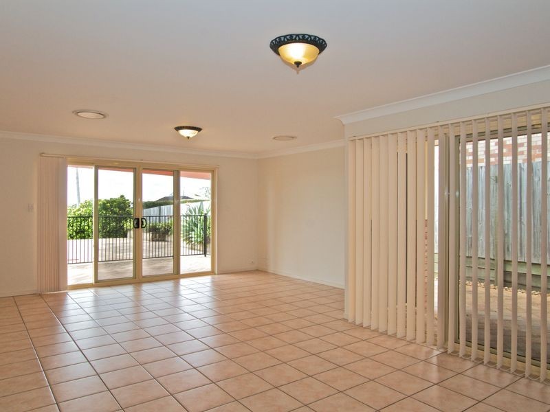 16 Quigan Terrace, Highland Park QLD 4211